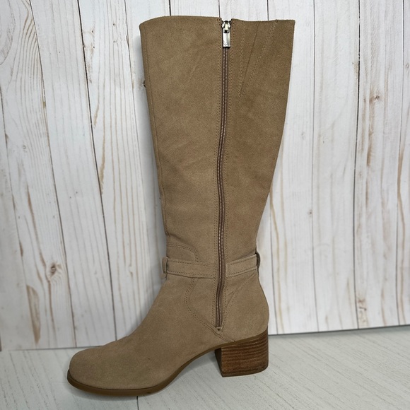 UGG Fashionable Fall Boots - Picture 11 of 12